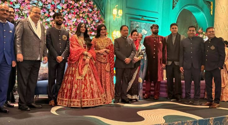 CM साय और डॉ. रमन सिंह ने अमन सिंह की सुपुत्री के विवाह समारोह में हुए शामिल CM साय और डॉ. रमन सिंह ने अमन सिंह की सुपुत्री के विवाह समारोह में हुए शामिल