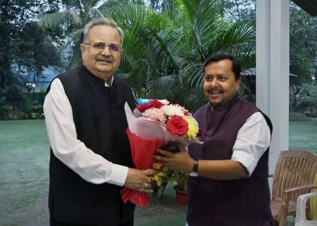 नितिन नबीन को भाजपा कार्यकारी अध्यक्ष बनाए जाने पर डॉ. रमन सिंह ने दी शुभकामनाएं नितिन नबीन को भाजपा कार्यकारी अध्यक्ष बनाए जाने पर डॉ. रमन सिंह ने दी शुभकामनाएं