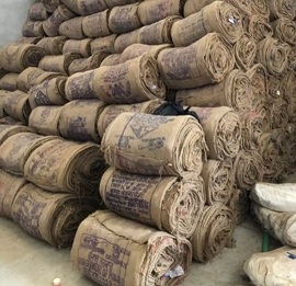 बारदाना को बेचने का आरोप, चौकीदार और दो प्रभारी सस्पेंड बारदाना को बेचने का आरोप, चौकीदार और दो प्रभारी सस्पेंड