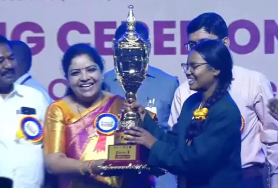 एकलव्य आदर्श आवासीय विद्यालय की छात्रा निहारिका नाग बनी राष्ट्रीय स्वर्ण पदक विजेता एकलव्य आदर्श आवासीय विद्यालय की छात्रा निहारिका नाग बनी राष्ट्रीय स्वर्ण पदक विजेता