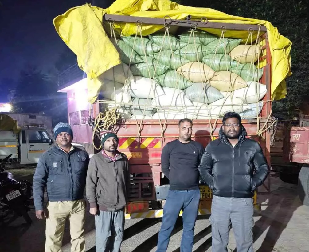 बलरामपुर जिला प्रशासन की सतर्कता से 400 बोरी अवैध धान से भरा ट्रक जब्त बलरामपुर जिला प्रशासन की सतर्कता से 400 बोरी अवैध धान से भरा ट्रक जब्त