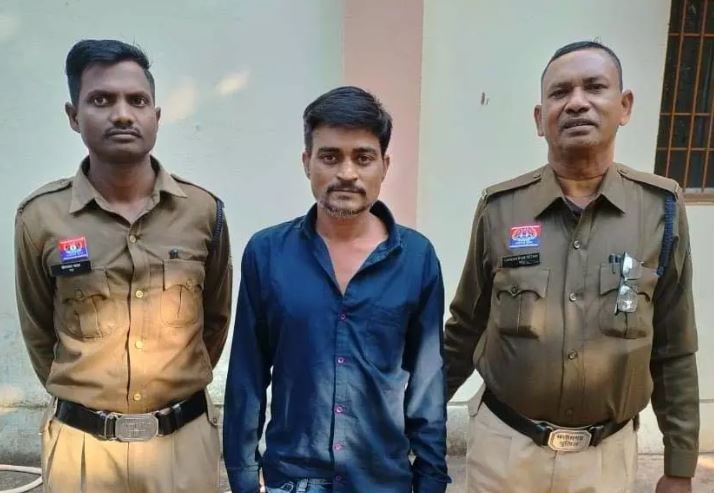 स्टेडियम के पास हेरोइन बेचते आरोपी गिरफ्तार, सप्लायर से लेकर ग्राहकों तक पुलिस की सख्त निगरानी स्टेडियम के पास हेरोइन बेचते आरोपी गिरफ्तार, सप्लायर से लेकर ग्राहकों तक पुलिस की सख्त निगरानी