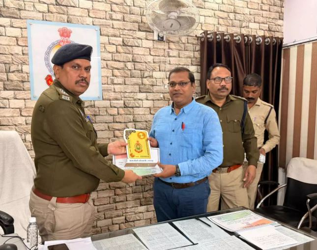 कोतवाली थाना में जनप्रतिनिधियों और गणमान्य नागरिकों की बैठक कोतवाली थाना में जनप्रतिनिधियों और गणमान्य नागरिकों की बैठक