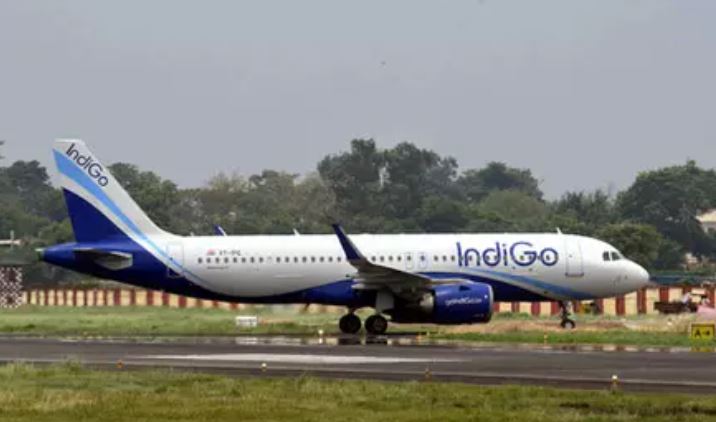 IndiGo पर डीजीसीए का बड़ा एक्शन, निरीक्षकों को निकाला और सीईओ को दोबारा समन किया IndiGo पर डीजीसीए का बड़ा एक्शन, निरीक्षकों को निकाला और सीईओ को दोबारा समन किया