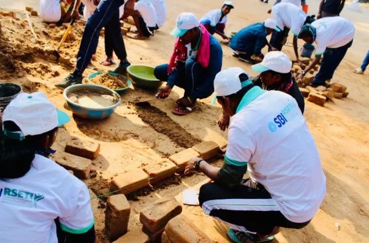 जहाँ बंदूकें खामोश हुईं, वहाँ भविष्य की नींव रखी जा रही है जहाँ बंदूकें खामोश हुईं, वहाँ भविष्य की नींव रखी जा रही है