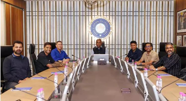 T20 World Cup के लिए भारतीय टीम घोषित, शामिल हुए ये दिग्गज खिलाड़ी T20 World Cup के लिए भारतीय टीम घोषित, शामिल हुए ये दिग्गज खिलाड़ी