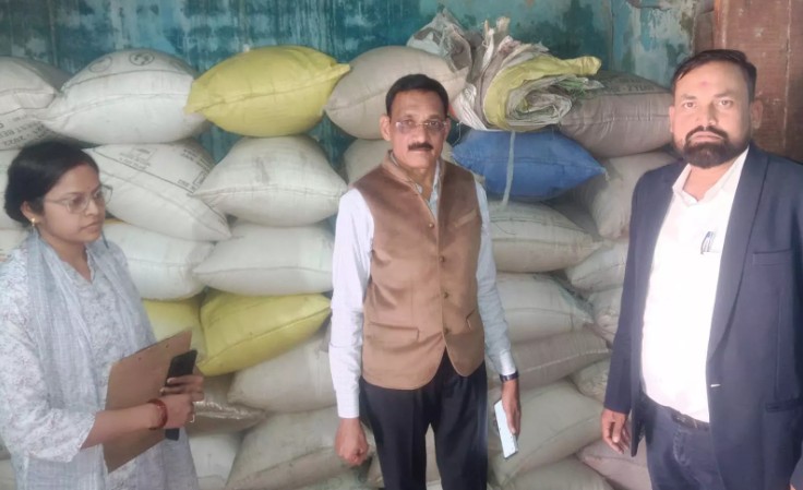 फुटकर व्यापारी पर एक्शन, 275 बोरी अवैध धान जब्त फुटकर व्यापारी पर एक्शन, 275 बोरी अवैध धान जब्त