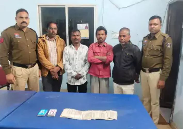 आरंग में 4 जुआरी गिरफ्तार, एंटी क्राइम एंड साइबर यूनिट की कार्रवाई आरंग में 4 जुआरी गिरफ्तार, एंटी क्राइम एंड साइबर यूनिट की कार्रवाई