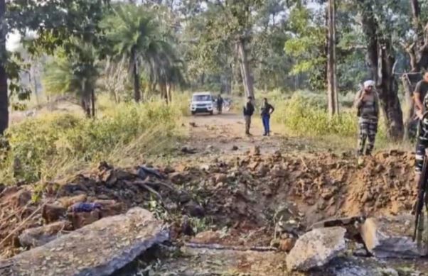 Naxalite IED blast : बीजापुर में नक्सली IED ब्लास्ट, CoBRA के दो कमांडो घायल; एंटी-माओवादी ऑपरेशन अभी भी जारी Naxalite IED blast : बीजापुर में नक्सली IED ब्लास्ट, CoBRA के दो कमांडो घायल; एंटी-माओवादी ऑपरेशन अभी भी जारी