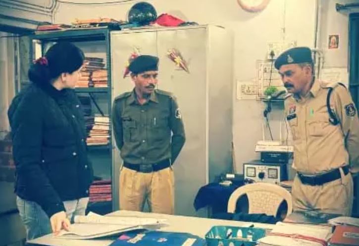 IPS अंकिता शर्मा ने रात 11 बजे थाने में दी दबिश IPS अंकिता शर्मा ने रात 11 बजे थाने में दी दबिश