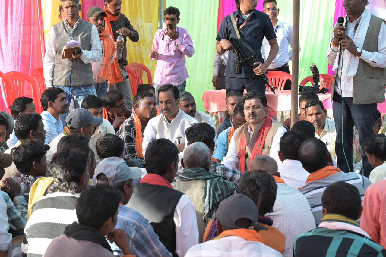 उप मुख्यमंत्री शर्मा ने 5.74 करोड़ के सड़क निर्माण कार्यों का किया भूमिपूजन उप मुख्यमंत्री शर्मा ने 5.74 करोड़ के सड़क निर्माण कार्यों का किया भूमिपूजन