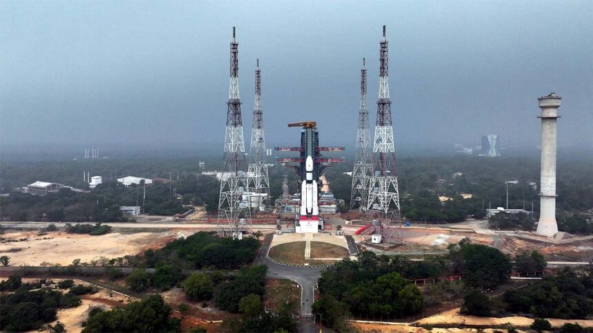 निकल पड़ा ISRO का ‘बाहुबली’, LVM3 से दुनिया का सबसे भारी कमर्शियल सैटेलाइट ब्लूबर्ड ब्लॉक लॉन्च निकल पड़ा ISRO का ‘बाहुबली’, LVM3 से दुनिया का सबसे भारी कमर्शियल सैटेलाइट ब्लूबर्ड ब्लॉक लॉन्च