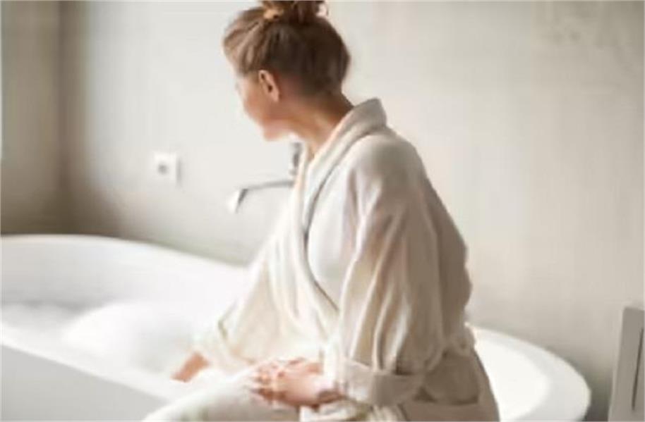 हाई बीपी और शुगर के मरीजों के लिए क्यों घातक है ठंडे पानी से नहाना, जानें वजह हाई बीपी और शुगर के मरीजों के लिए क्यों घातक है ठंडे पानी से नहाना, जानें वजह