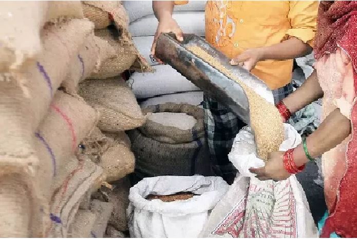 छत्तीसगढ़ में राशनकार्ड धारकों के लिए जरुरी खबर, इतने हजार से ज्यादा राशन कार्ड हुए ब्लैक लिस्ट, अब राशन पाने के लिए करना होगा ये काम…… छत्तीसगढ़ में राशनकार्ड धारकों के लिए जरुरी खबर, इतने हजार से ज्यादा राशन कार्ड हुए ब्लैक लिस्ट, अब राशन पाने के लिए करना होगा ये काम……