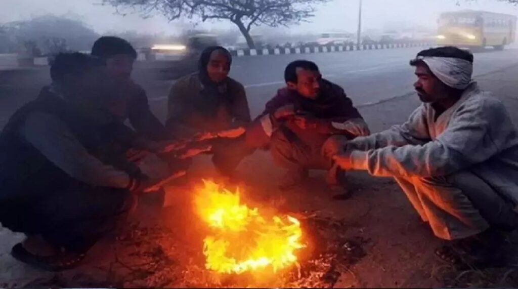 ठंड का डबल अटैक : अगले 48 घंटे में और गिरेगा पारा, शीतलहर के साथ कोहरे का रहेगा पहरा ठंड का डबल अटैक : अगले 48 घंटे में और गिरेगा पारा, शीतलहर के साथ कोहरे का रहेगा पहरा