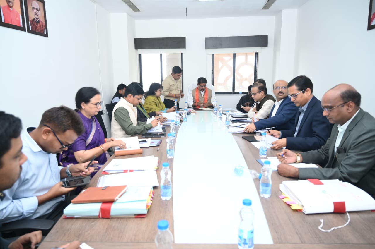 पंचायत एवं ग्रामीण विकास विभाग के बजट निर्माण को लेकर उपमुख्यमंत्री शर्मा ने ली समीक्षा बैठक पंचायत एवं ग्रामीण विकास विभाग के बजट निर्माण को लेकर उपमुख्यमंत्री शर्मा ने ली समीक्षा बैठक