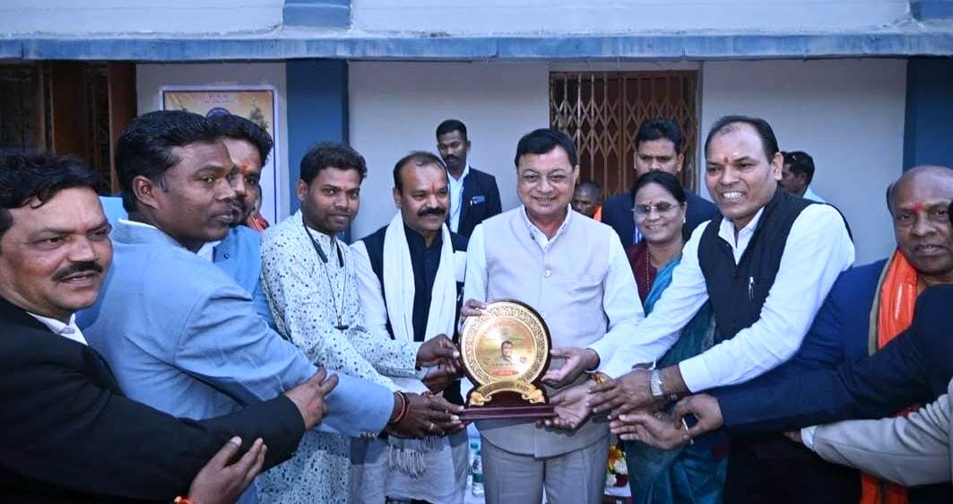 कैबिनेट मंत्री देवांगन धीवर समाज के नववर्ष एवं पारिवारिक मिलन समारोह में हुए शामिल कैबिनेट मंत्री देवांगन धीवर समाज के नववर्ष एवं पारिवारिक मिलन समारोह में हुए शामिल