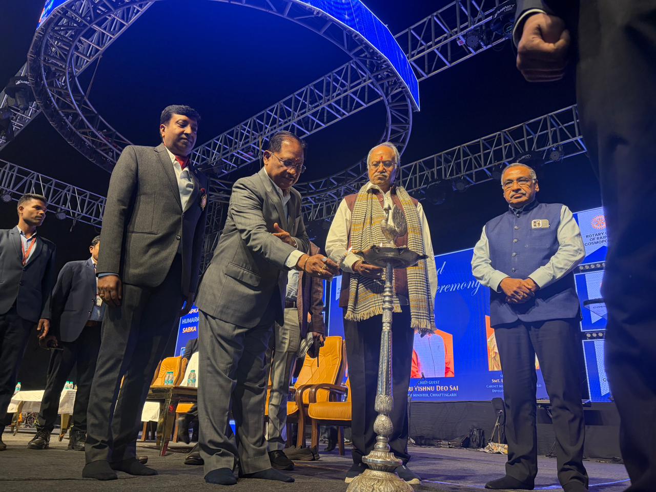 रायपुर को सेन्ट्रल इंडिया का सबसे बड़ा बिजनेस हब बनाने में रोटरी दायित्व निभाये- मुख्यमंत्री विष्णुदेव साय रायपुर को सेन्ट्रल इंडिया का सबसे बड़ा बिजनेस हब बनाने में रोटरी दायित्व निभाये- मुख्यमंत्री विष्णुदेव साय