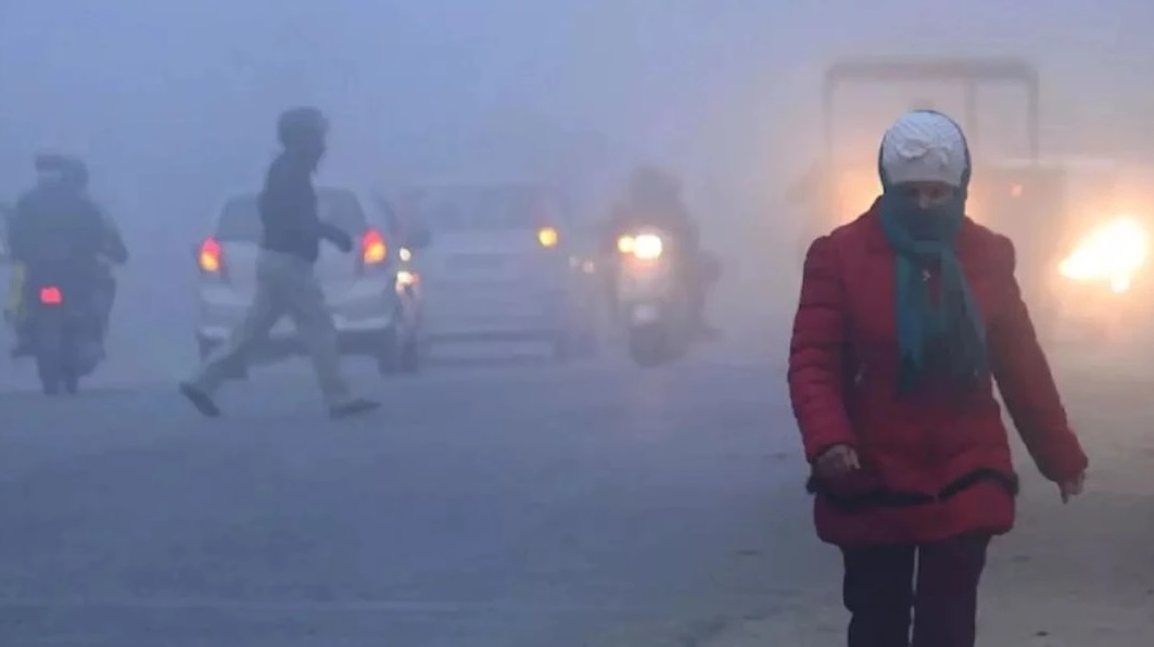 उत्तर भारत में ठंड का डबल अटैक! पारा लुढ़कने से बढ़ी ठिठुरन, इस राज्य में भारी बारिश का अलर्ट जारी उत्तर भारत में ठंड का डबल अटैक! पारा लुढ़कने से बढ़ी ठिठुरन, इस राज्य में भारी बारिश का अलर्ट जारी