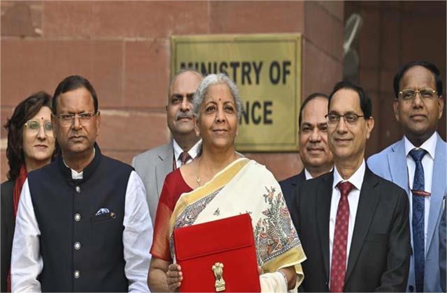 कन्फ्यूजन खत्म: 1 फरवरी रविवार को पेश होगा बजट, निर्मला सीतारमण रचेंगी इतिहास कन्फ्यूजन खत्म: 1 फरवरी रविवार को पेश होगा बजट, निर्मला सीतारमण रचेंगी इतिहास