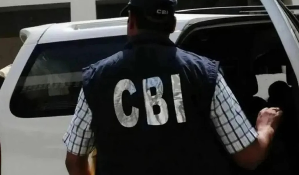 CBI की बड़ी कार्रवाई! साइबर अपराधों में इस्तेमाल अवैध सिम कार्ड बेचने वाला अधिकारी गिरफ्तार CBI की बड़ी कार्रवाई! साइबर अपराधों में इस्तेमाल अवैध सिम कार्ड बेचने वाला अधिकारी गिरफ्तार