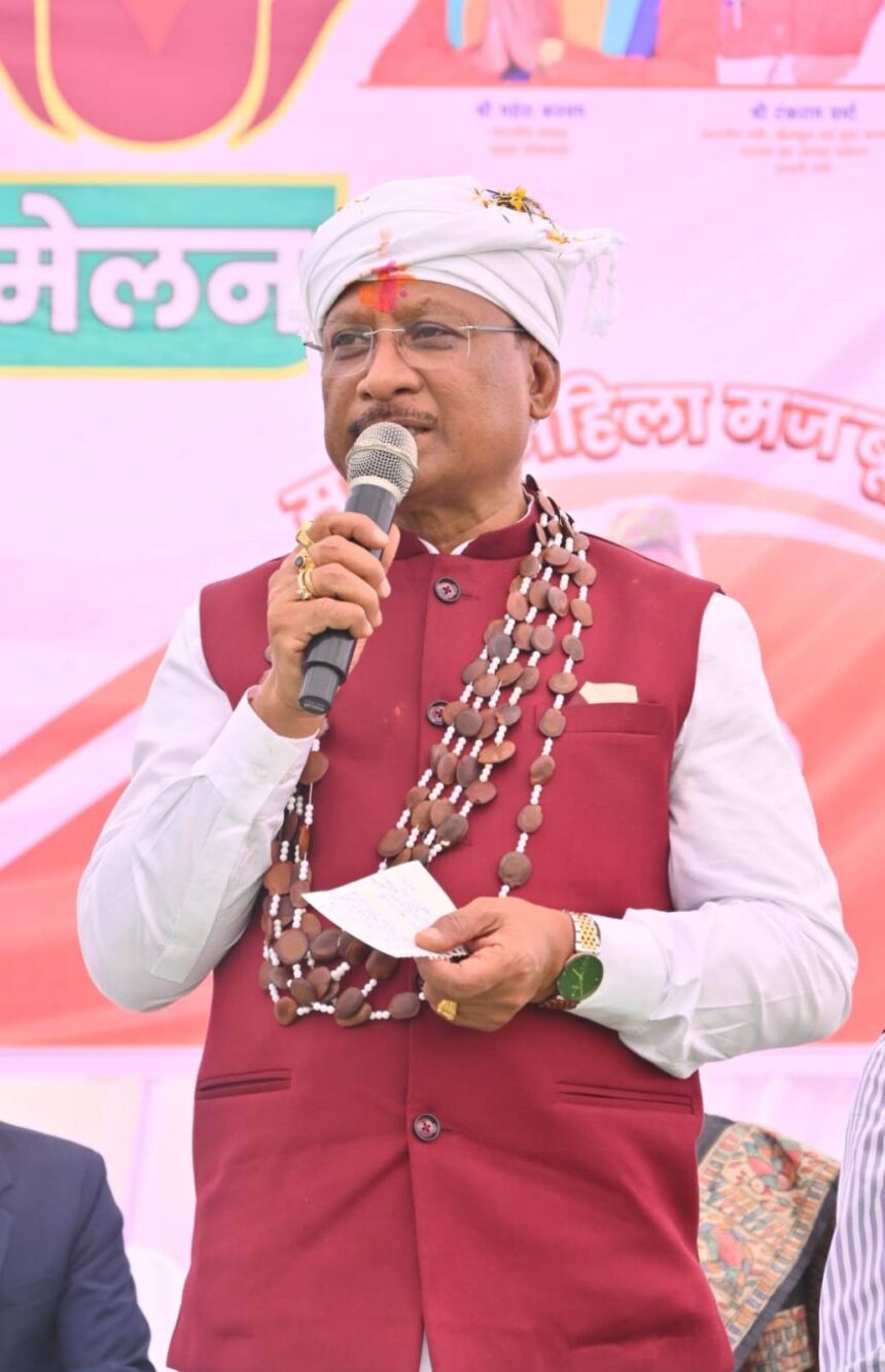 CG : महतारी वंदन योजना की 24वीं किस्त जारी, 68 लाख महिलाओं को 641 करोड़, सीएम साय बोले—महिला सशक्तिकरण को मिला नया आयाम CG : महतारी वंदन योजना की 24वीं किस्त जारी, 68 लाख महिलाओं को 641 करोड़, सीएम साय बोले—महिला सशक्तिकरण को मिला नया आयाम