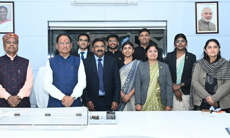 CM साय से भारतीय वन सेवा 2024 बैच के प्रशिक्षु अधिकारियों ने की मुलाकात CM साय से भारतीय वन सेवा 2024 बैच के प्रशिक्षु अधिकारियों ने की मुलाकात