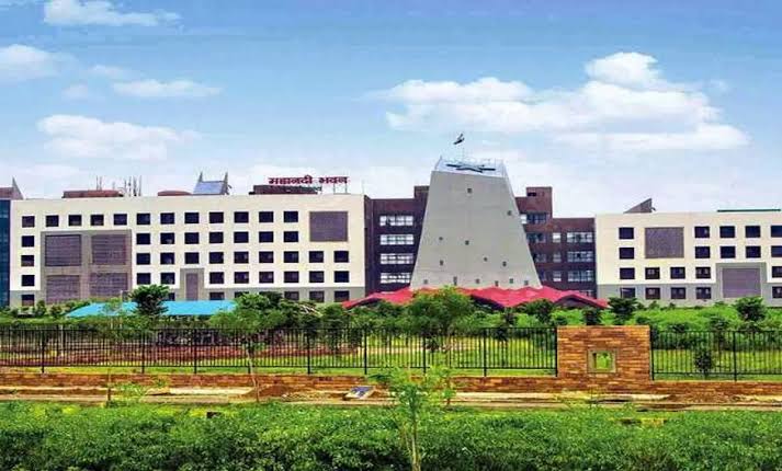 सरकार ने 34 अधिकारियों की जिम्मेदारी बदली सरकार ने 34 अधिकारियों की जिम्मेदारी बदली