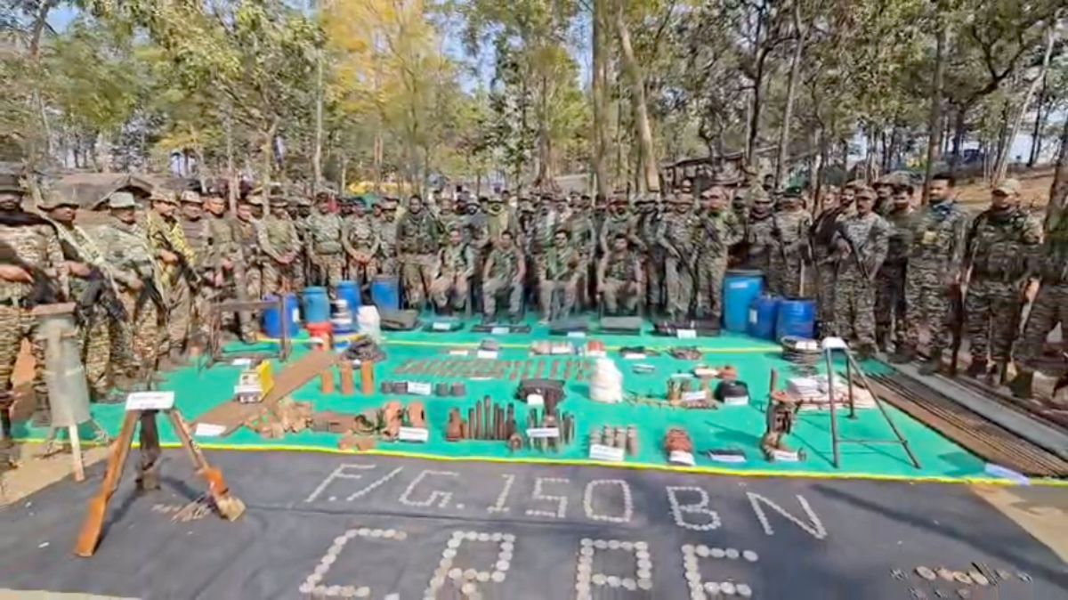 CG- गणतंत्र दिवस से पहले सुरक्षाबलों की बड़ी कामयाबी: जंगल में छिपे नक्सलियों के दो डंप ध्वस्त, भारी मात्रा में हथियार और विस्फोटक बरामद CG- गणतंत्र दिवस से पहले सुरक्षाबलों की बड़ी कामयाबी: जंगल में छिपे नक्सलियों के दो डंप ध्वस्त, भारी मात्रा में हथियार और विस्फोटक बरामद