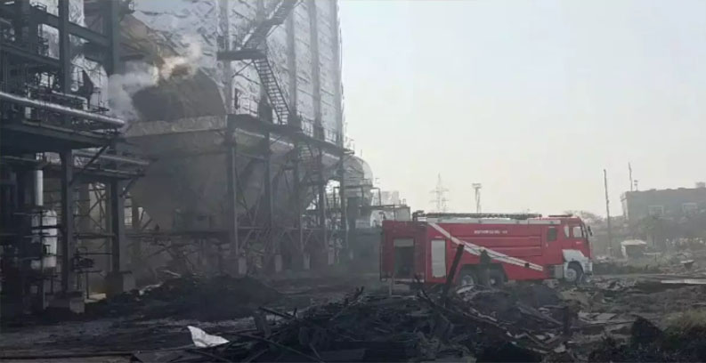 Chhattisgarh News: बलौदा बाजार स्टील प्लांट में विस्फोट, 4 मजदूरों की मौत, कई लोग झुलसे Chhattisgarh News: बलौदा बाजार स्टील प्लांट में विस्फोट, 4 मजदूरों की मौत, कई लोग झुलसे