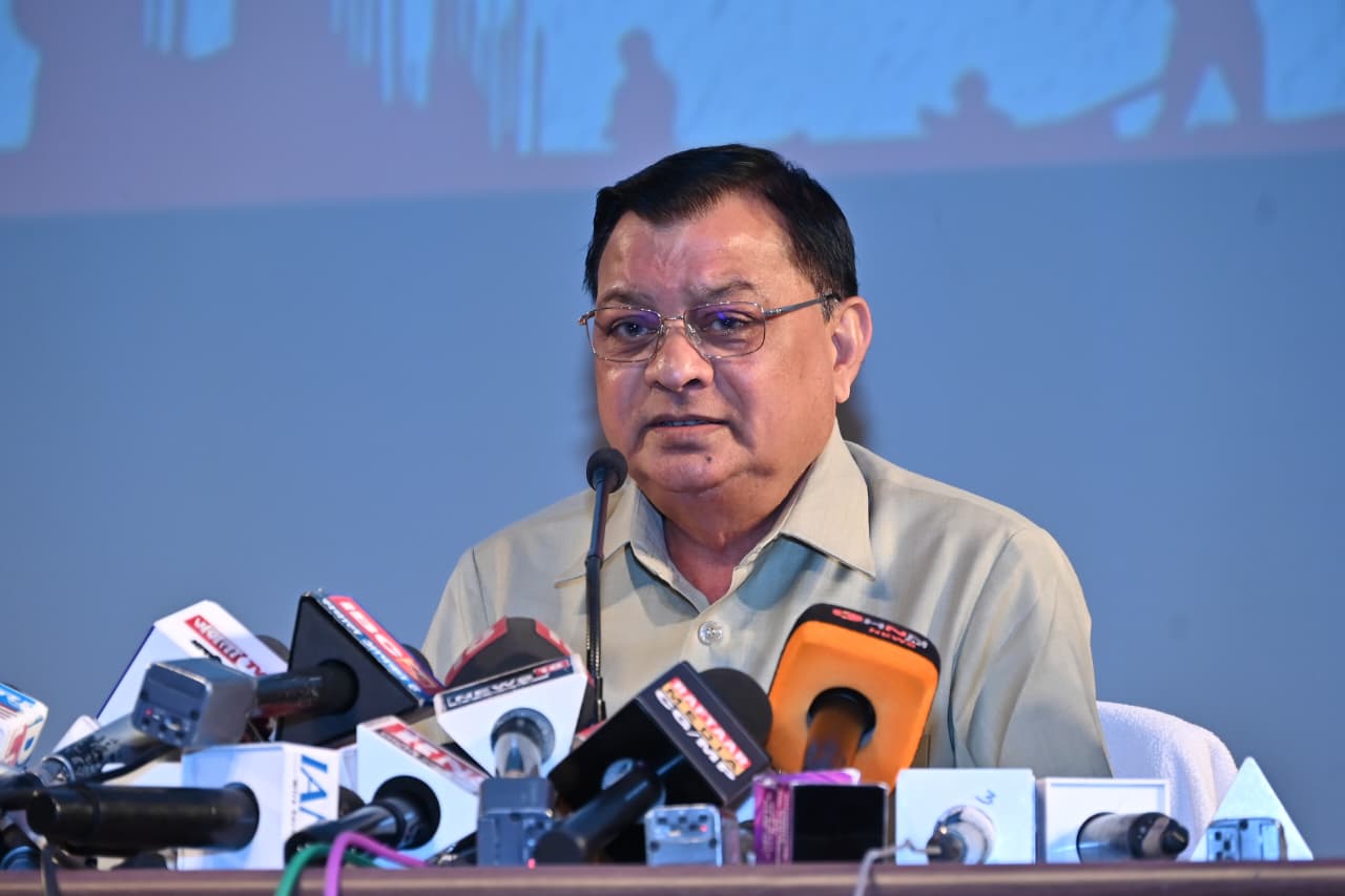 श्रम मंत्री लखनलाल देवांगन की पत्रकारवार्ता: दो साल में 11.40 लाख श्रमिकों का पंजीयन, 804 करोड़ की राशि से 29 लाख श्रमिक हुए लाभान्वित….. श्रम मंत्री लखनलाल देवांगन की पत्रकारवार्ता: दो साल में 11.40 लाख श्रमिकों का पंजीयन, 804 करोड़ की राशि से 29 लाख श्रमिक हुए लाभान्वित…..