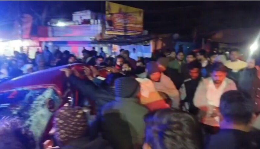 Accident : छत्तीसगढ़ में दिल दहला देने वाला सड़क हादसा, युवती समेत 2 की मौत…. कार के उड़े परखच्चे Accident : छत्तीसगढ़ में दिल दहला देने वाला सड़क हादसा, युवती समेत 2 की मौत…. कार के उड़े परखच्चे