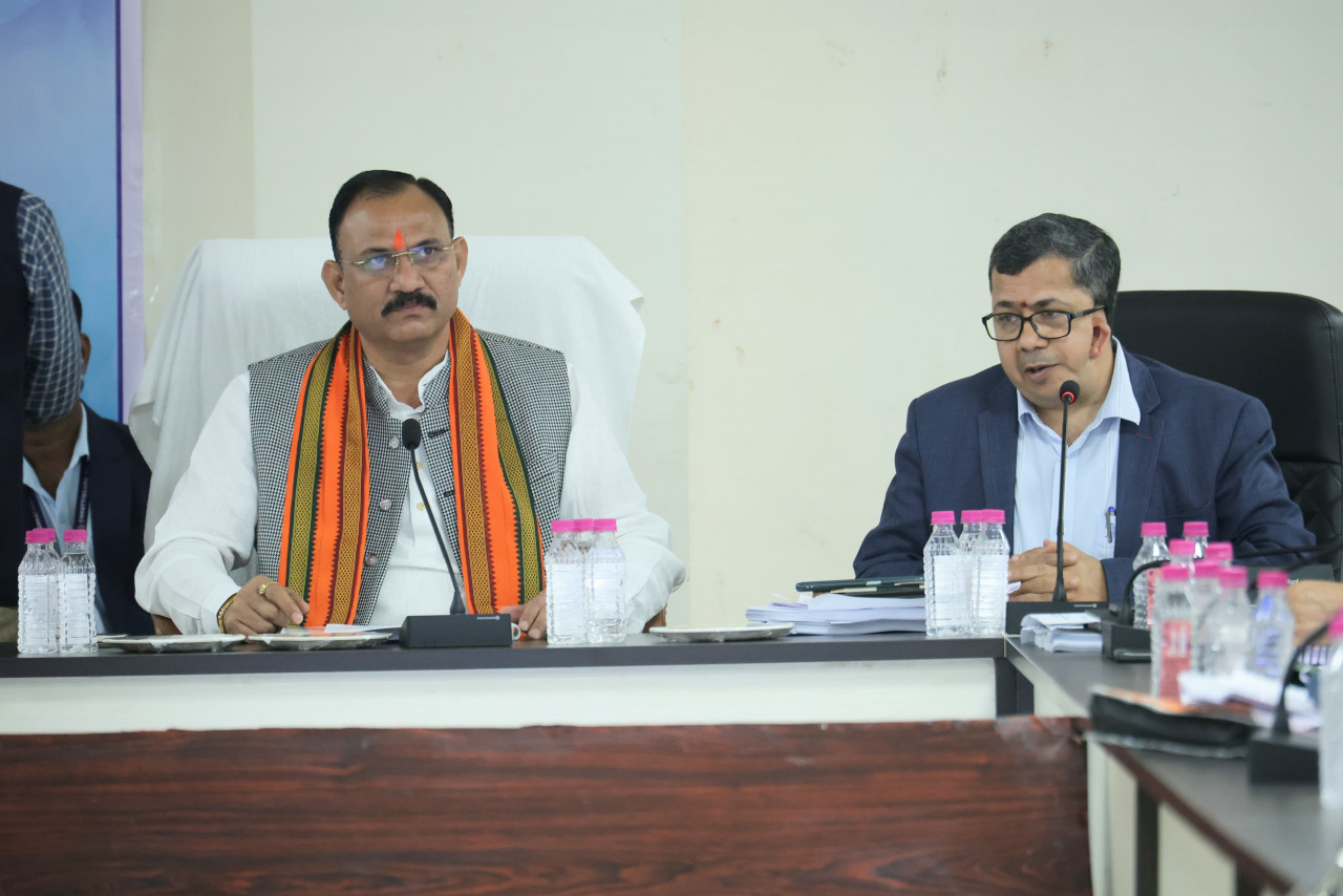 श्याम बिहारी जायसवाल ने स्वास्थ्य सेवाओं को मिशन मोड में सुदृढ़ करने के दिए निर्देश… श्याम बिहारी जायसवाल ने स्वास्थ्य सेवाओं को मिशन मोड में सुदृढ़ करने के दिए निर्देश…