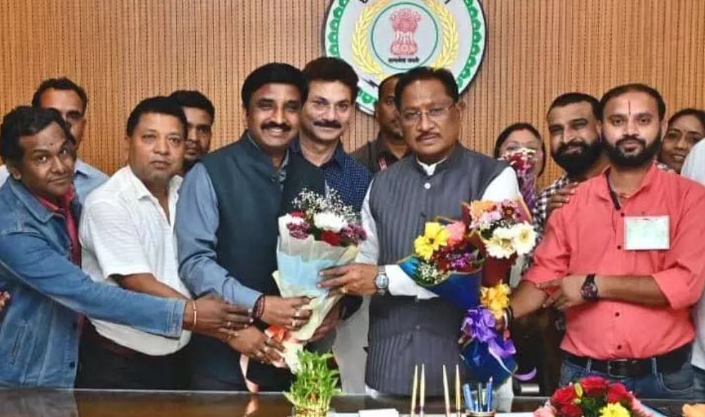 मुख्यमंत्री से छत्तीसगढ़ कर्मचारी अधिकारी फेडरेशन के प्रतिनिधिमंडल ने की मुलाकात मुख्यमंत्री से छत्तीसगढ़ कर्मचारी अधिकारी फेडरेशन के प्रतिनिधिमंडल ने की मुलाकात