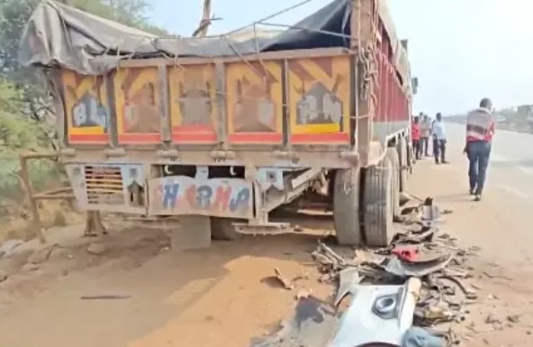 धमतरी एक्सीडेंट में कोबरा जवानों के निधन पर CM साय ने जताया दुःख धमतरी एक्सीडेंट में कोबरा जवानों के निधन पर CM साय ने जताया दुःख