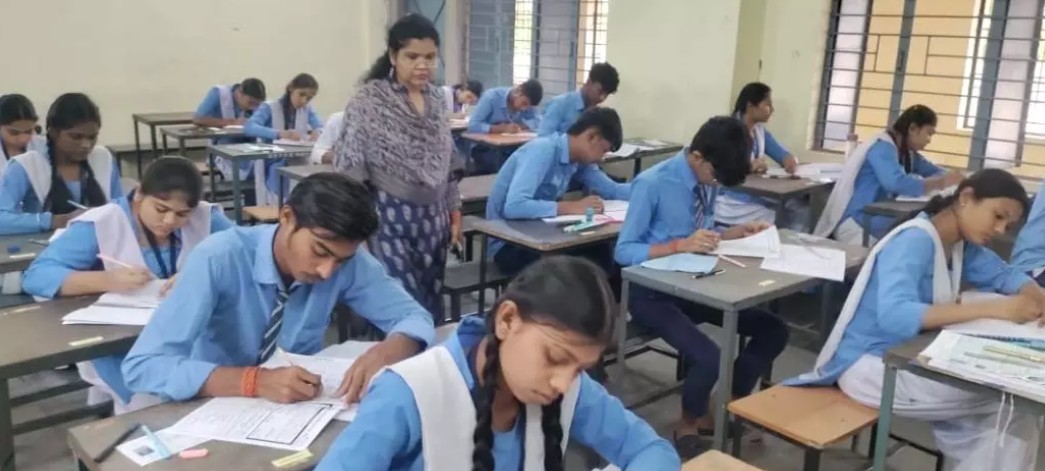 छत्तीसगढ़ बोर्ड परीक्षा: 12वीं के कई विषयों के पेपर शांतिपूर्ण, 1,985 छात्र अनुपस्थित