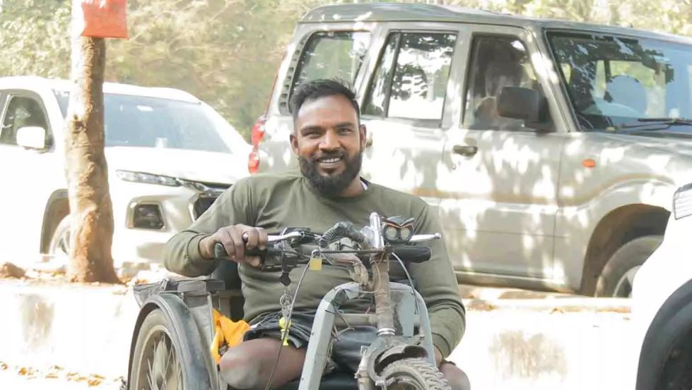 दिव्यांगजनों के उपकरण मरम्मत के लिए पहला दिव्यांग गैरेज रायपुर में