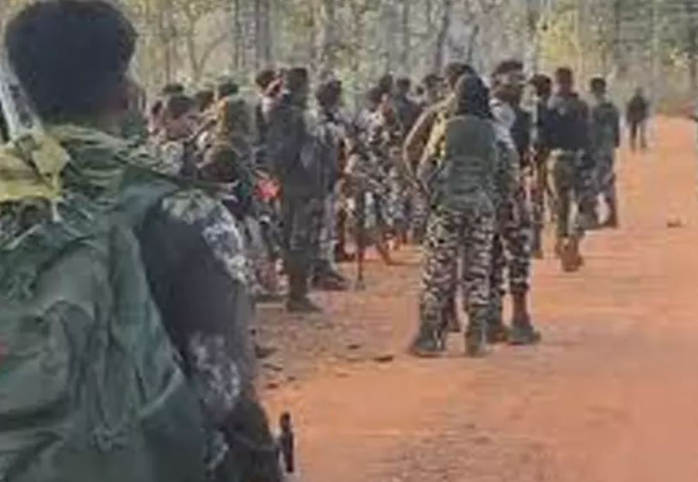 बीजापुर में 2 वर्दीधारी नक्सली ढेर