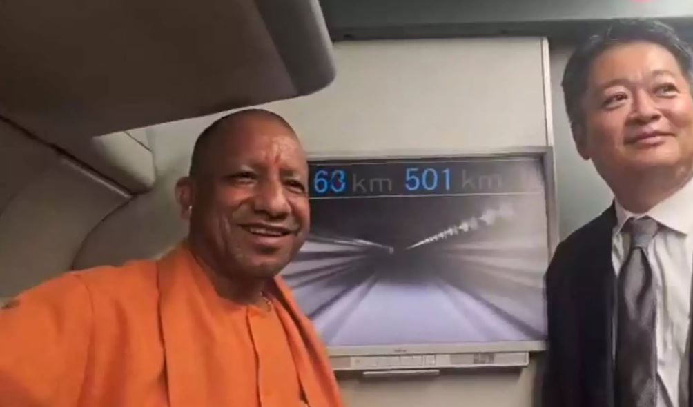 मुख्यमंत्री योगी आदित्यनाथ ने जापान में मैग्लेव ट्रेन से यात्रा की, 500 KM/H की रफ्तार से दौड़ी, फोटो भी खिंचवाई