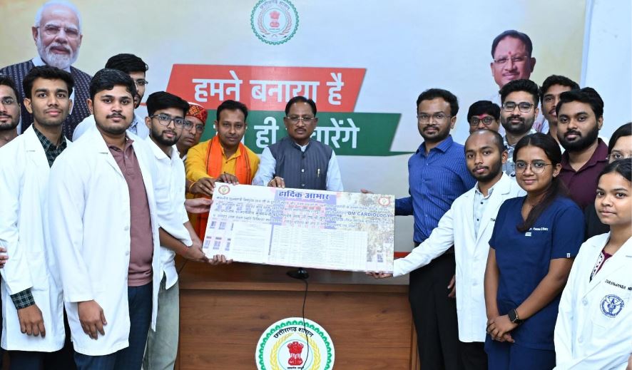 चिकित्सक संगठन एवं मेडिकल छात्राओं ने मुख्यमंत्री का सम्मान कर जताया आभार चिकित्सक संगठन एवं मेडिकल छात्राओं ने मुख्यमंत्री का सम्मान कर जताया आभार