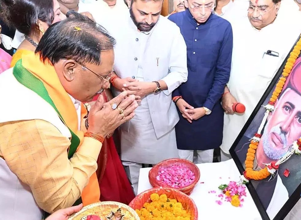 महात्मा ज्योतिबा फुले जयंती पर मुख्यमंत्री विष्णुदेव साय ने दी श्रद्धांजलि महात्मा ज्योतिबा फुले जयंती पर मुख्यमंत्री विष्णुदेव साय ने दी श्रद्धांजलि