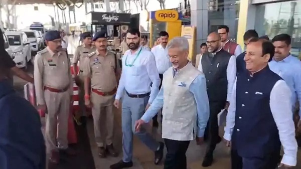 रायपुर पहुंचे विदेश मंत्री एस जयशंकर रायपुर पहुंचे विदेश मंत्री एस जयशंकर