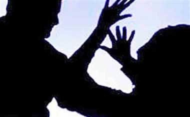 बिलासपुर में पत्नी का खूनी हमला, अलग रहने की बात पर फोड़ा पति का सिर बिलासपुर में पत्नी का खूनी हमला, अलग रहने की बात पर फोड़ा पति का सिर