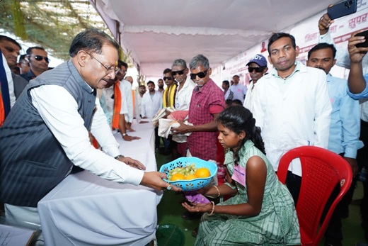 सुकमा की बेटी लावण्या को मिली नई मुस्कान, मुख्यमंत्री ने दिया आशीर्वाद सुकमा की बेटी लावण्या को मिली नई मुस्कान, मुख्यमंत्री ने दिया आशीर्वाद