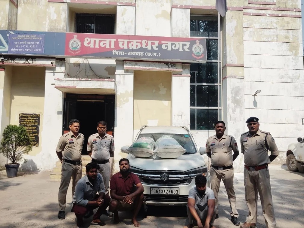 ऑपरेशन आघात” का दूसरा बड़ा प्रहार, 36 किलो गांजा के साथ 3 तस्कर गिरफ्तार, 15 लाख से अधिक की संपत्ति जब्त