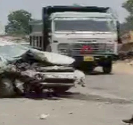 CG ACCIDENT : एनएच-43 पर भीषण टक्कर: दो कारों की भिड़ंत में एक की मौत, 6 घायल