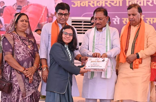 सुशासन तिहार का उद्देश्य शासन की योजनाओं का लाभ अंतिम व्यक्ति तक पहुंचाना : CM विष्णुदेव साय सुशासन तिहार का उद्देश्य शासन की योजनाओं का लाभ अंतिम व्यक्ति तक पहुंचाना : CM विष्णुदेव साय