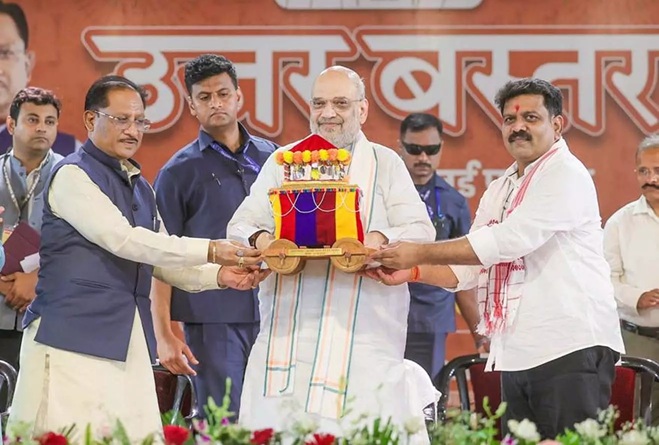 सीना तान कर कह सकता हूं कि भारत अब नक्सल-मुक्त हो चुका है: अमित शाह सीना तान कर कह सकता हूं कि भारत अब नक्सल-मुक्त हो चुका है: अमित शाह