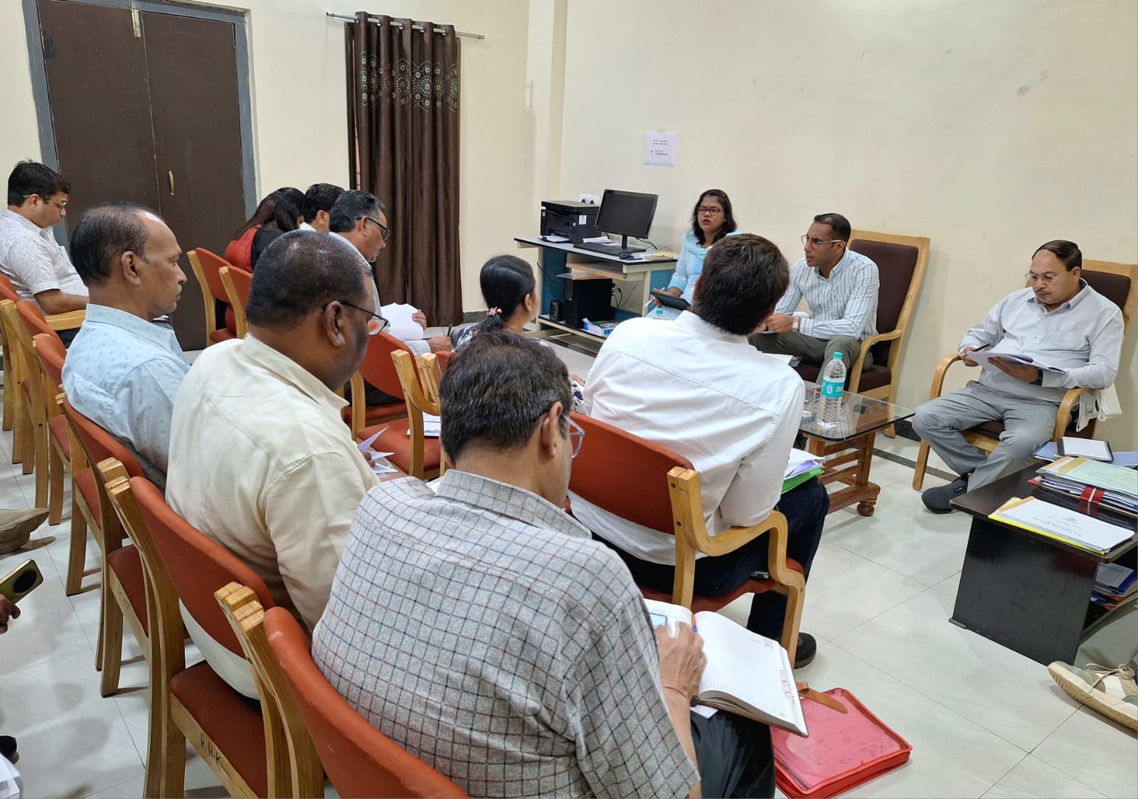 बस्तर में सड़कों और पुलों के काम में आएगी तेजी, लोक निर्माण विभाग के सचिव ने अधिकारियों व ठेकेदारों की ली बैठक बस्तर में सड़कों और पुलों के काम में आएगी तेजी, लोक निर्माण विभाग के सचिव ने अधिकारियों व ठेकेदारों की ली बैठक