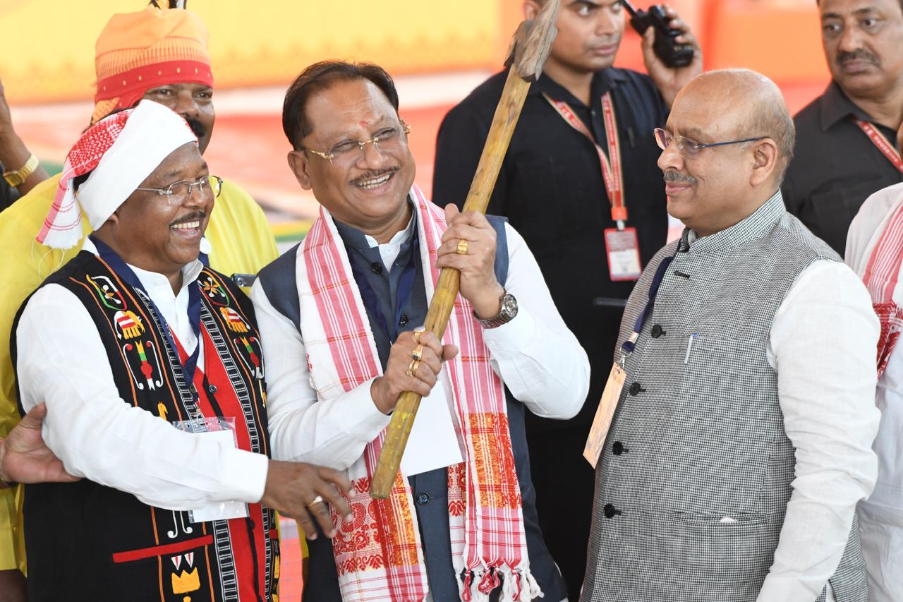 लाल किला मैदान से गूंजा जनजातीय गौरव का स्वर, राष्ट्रीय जनजाति समागम में बोले विष्णुदेव साय — जनजातीय समाज दुनिया को सिखा सकता है प्रकृति संग विकास लाल किला मैदान से गूंजा जनजातीय गौरव का स्वर, राष्ट्रीय जनजाति समागम में बोले विष्णुदेव साय — जनजातीय समाज दुनिया को सिखा सकता है प्रकृति संग विकास